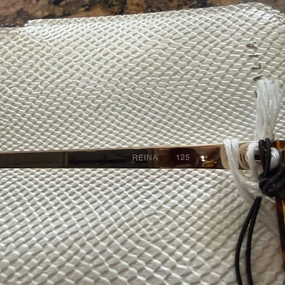 Quay Reina Cat Eye Sunglasses - Picture 4 of 5